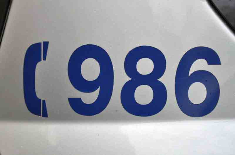 Numer 986 na radiowozie - zdjęcie ilustracyjne