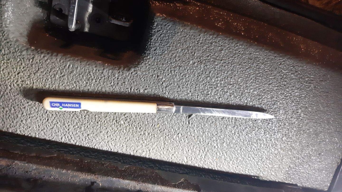 Nóż, którym ujęty mężczyzna groził na stacji benzynowej.