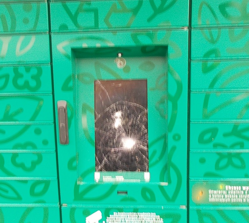 Uszkodzony automat przesyłkowy